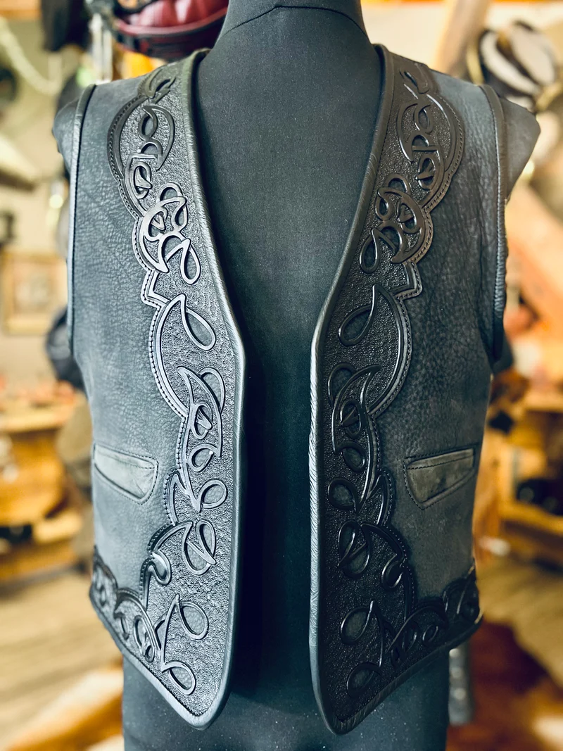 Lederweste !Einzelstück! "Poseidon Tribal" Wasserbüffel