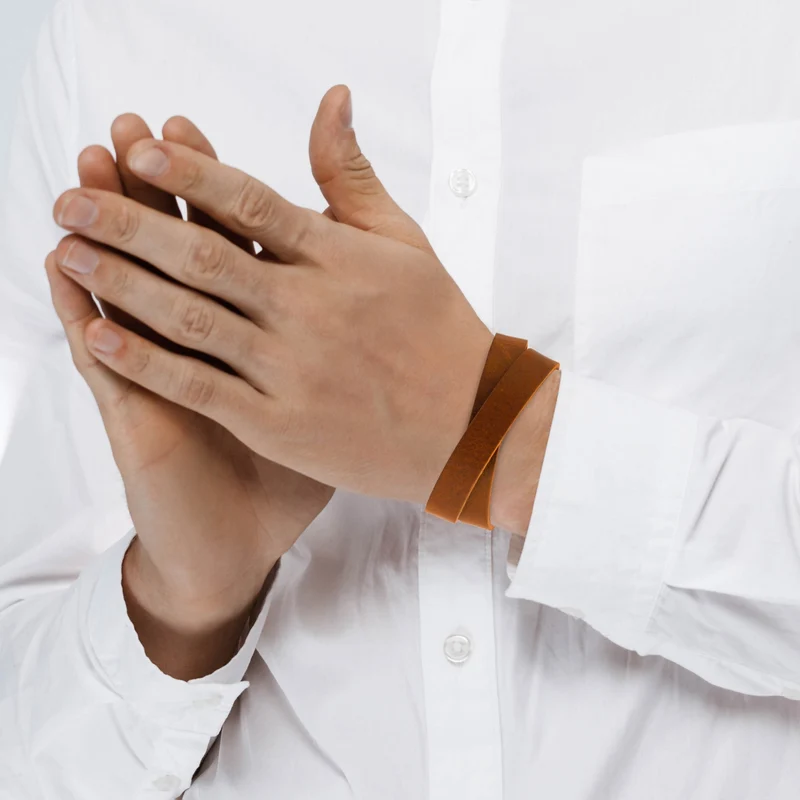 Lederarmband mit Nieten