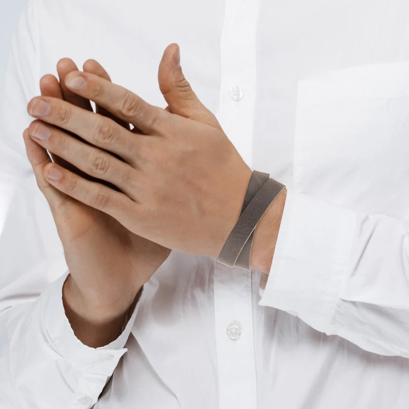 Lederarmband mit Nieten