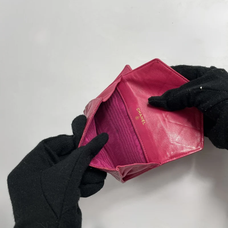 Chanel Gesteppte, kompakte Geldbörse mit Klappe von Caviar, Rosa