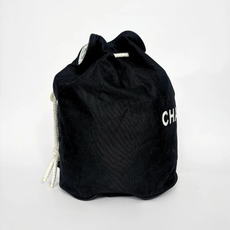 Chanel Schwarz Bucket Bag