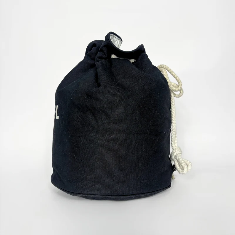 Chanel Schwarz Bucket Bag