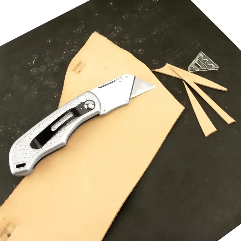 Cuttermesser mit Gürtelclip
