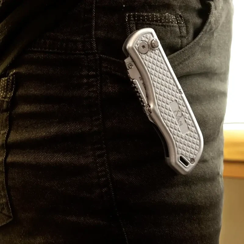 Cuttermesser mit Gürtelclip