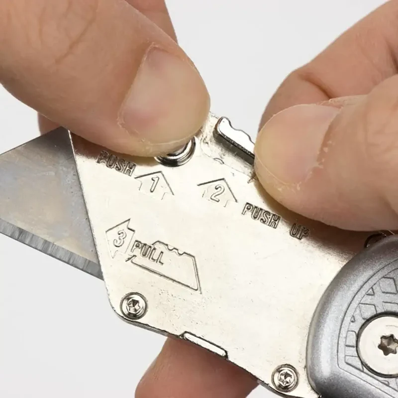 Cuttermesser mit Gürtelclip