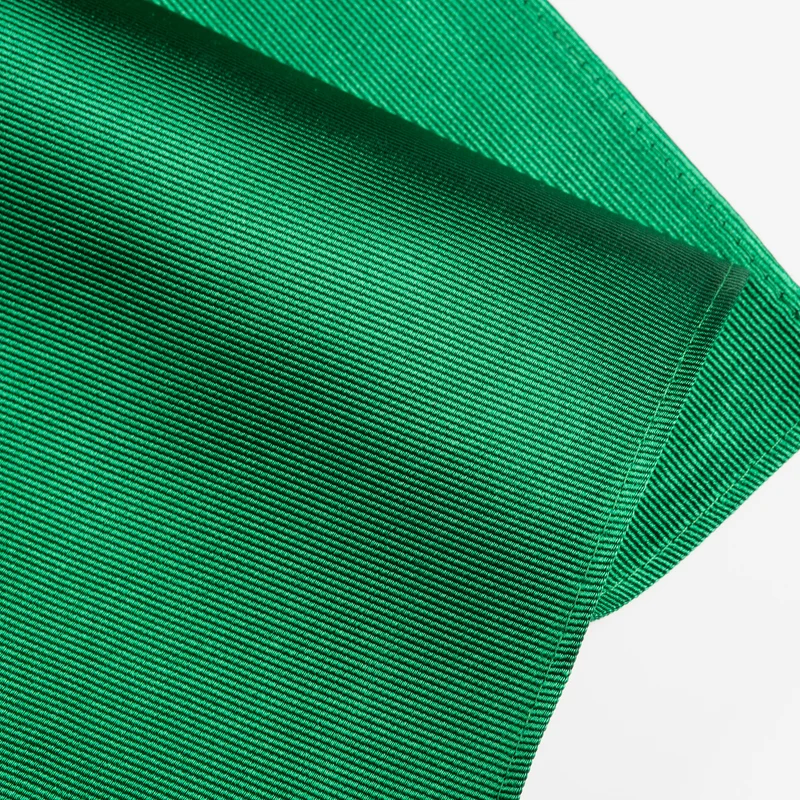 RENZO green uni – Seiden-Einstecktuch mit Twill-Struktur