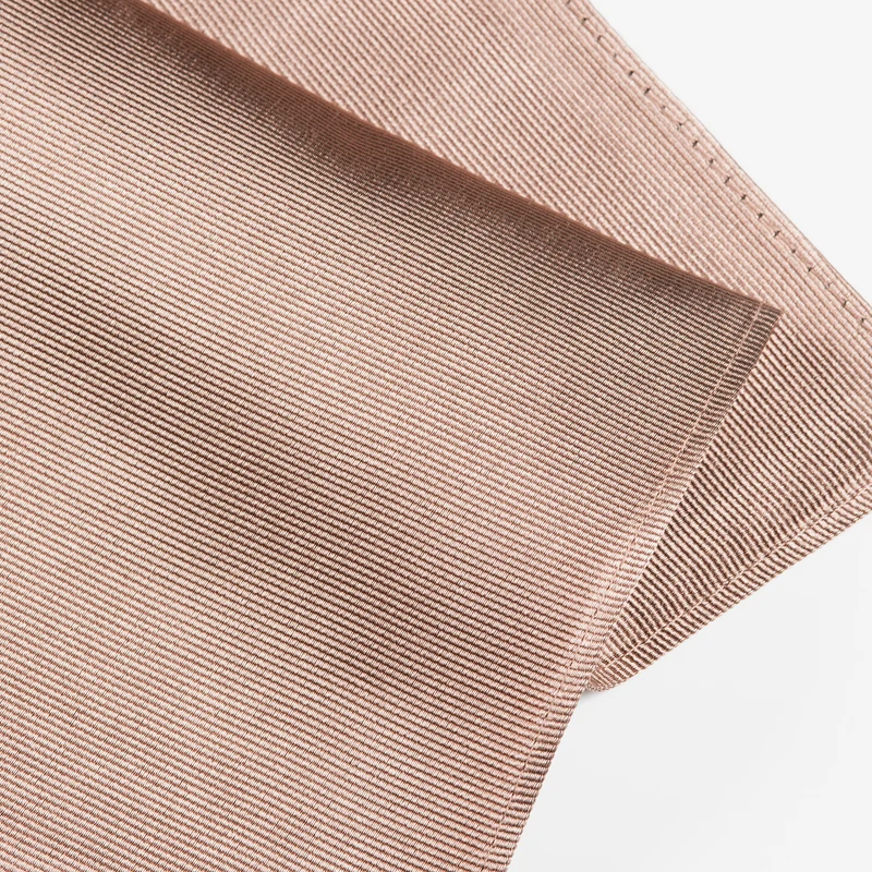 RENZO camel uni – Seiden-Einstecktuch mit Twill-Struktur