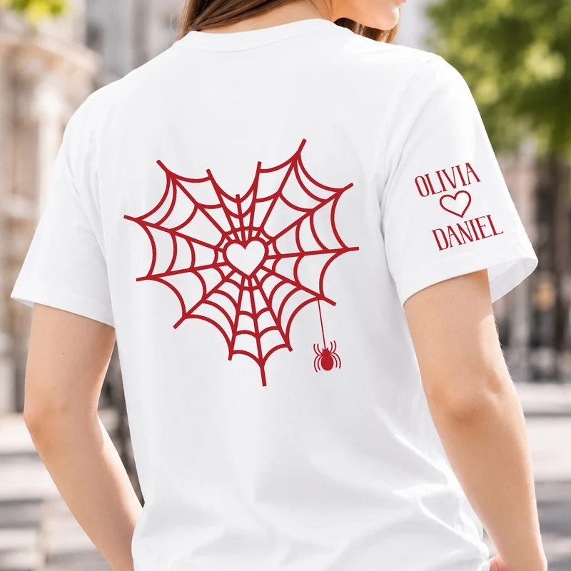 Spinnennetz Herz - Personalisiertes T-Shirt Mit Rücken- Und Ärmelprint Paar