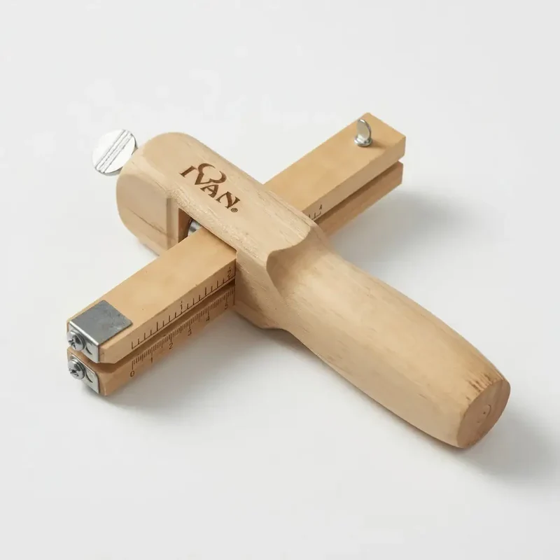Ivan Leathercraft Riemenschneider aus Holz