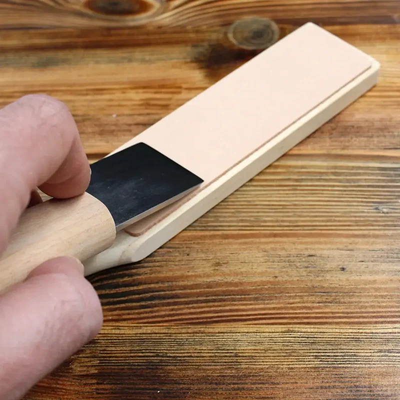 Leder-Streichriemen mit Holzgriff – Ivan Leathercraft