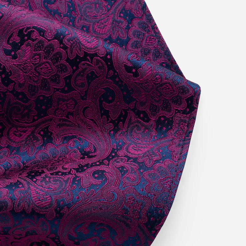 TIAN beere paisley – Seiden-Einstecktuch im Paisley-Dessin