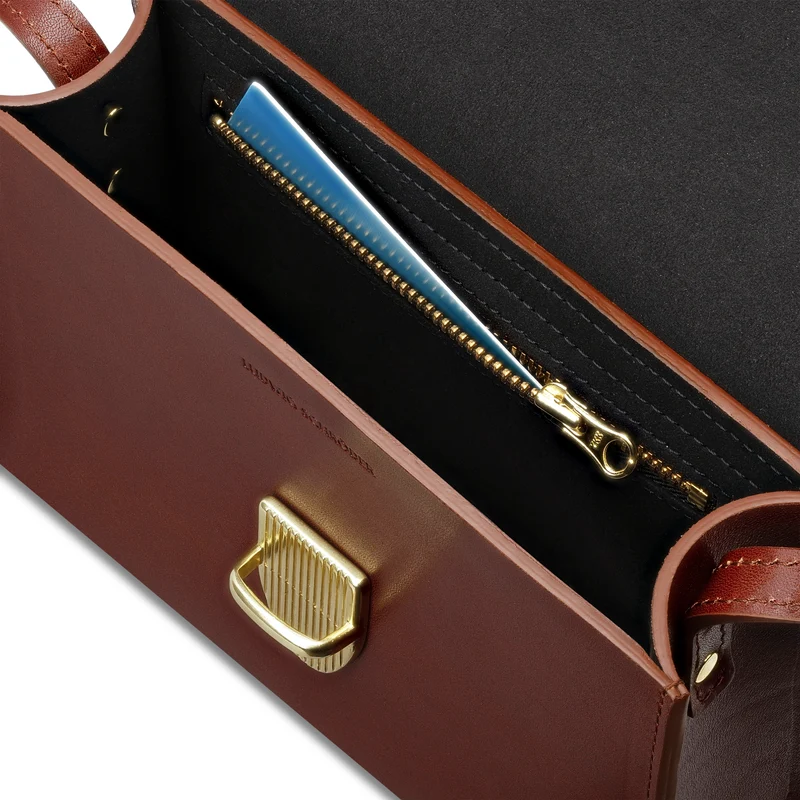Brottasche „LOTTI“ in Cognac - Handgemachte Damen Handtasche aus pflanzlich gegerbtem Leder