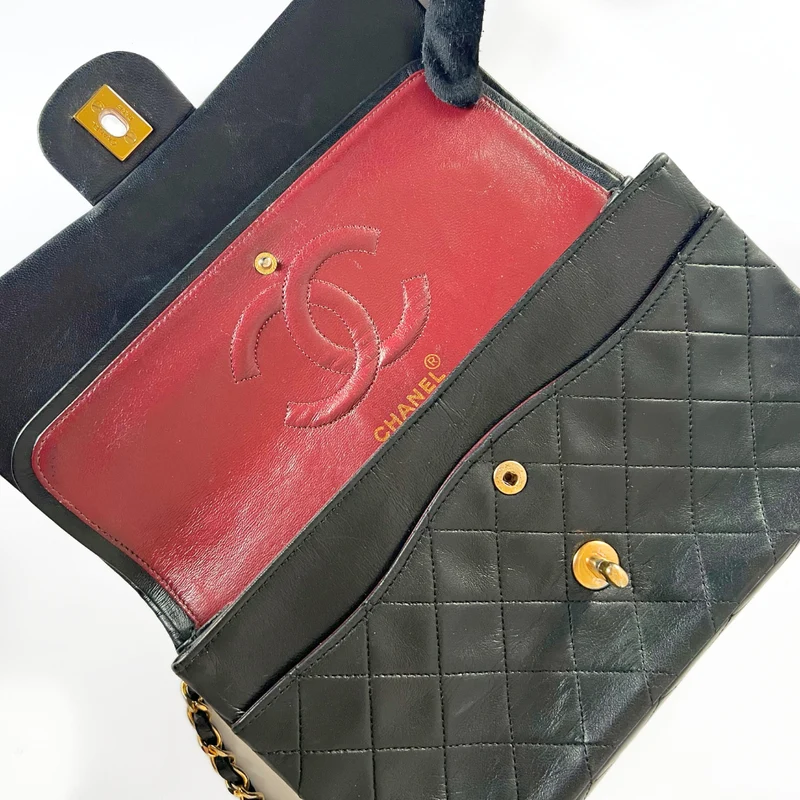 Chanel Classic Flap Bag Kleines Lammfellleder