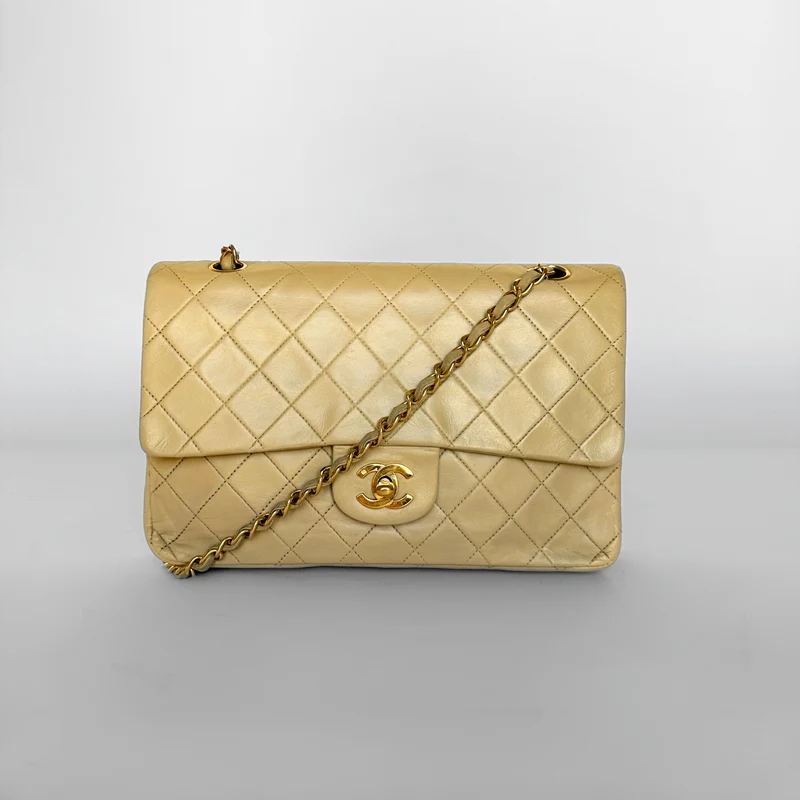 Chanel Classic Flap Bag Mittleres Lammleder
