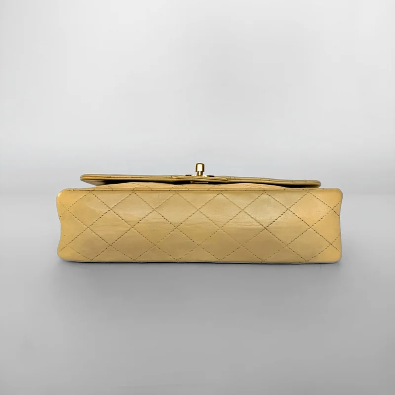 Chanel Classic Flap Bag Mittleres Lammleder