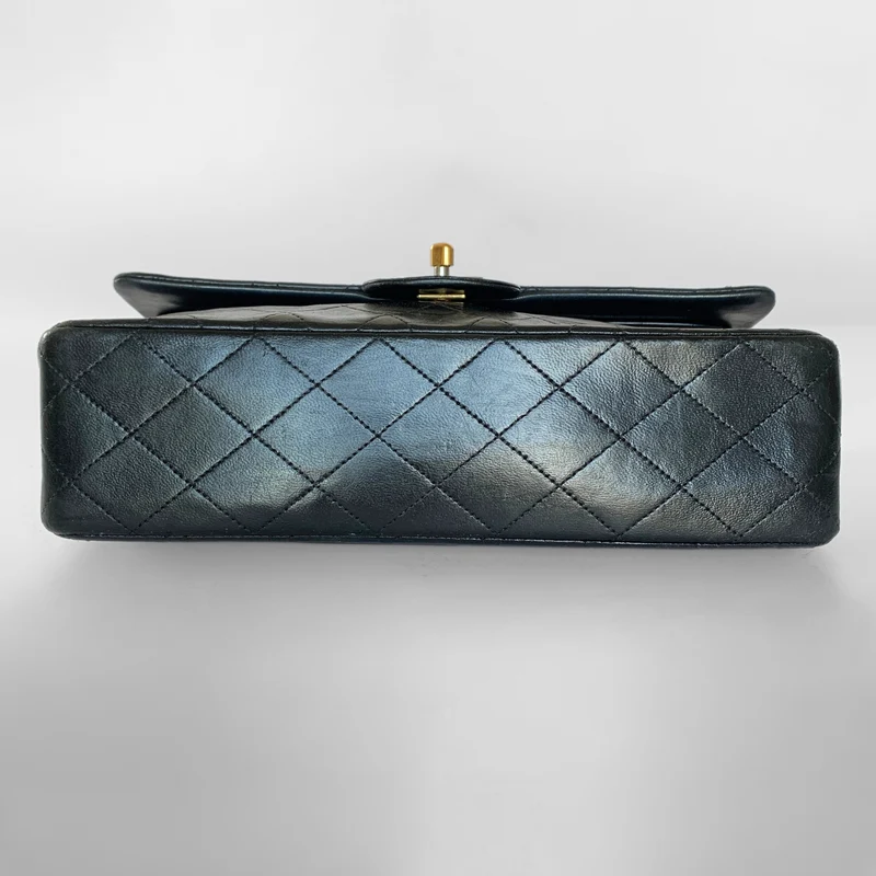 Chanel Classic Flap Bag Mittleres Lammleder