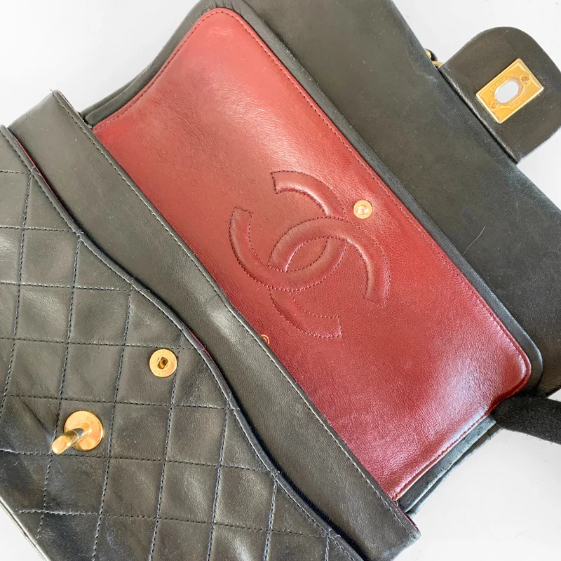 Chanel Classic Flap Bag Mittleres Lammleder