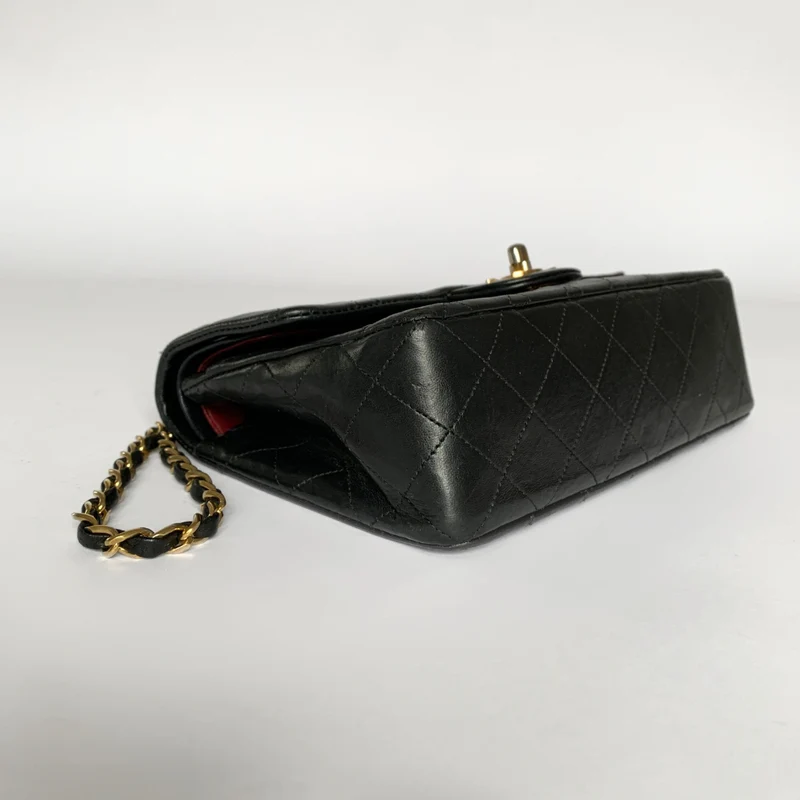 Chanel Classic Flap Bag Kleines Lammfellleder