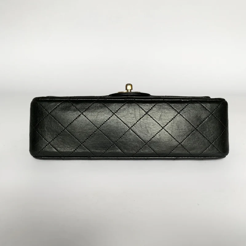 Chanel Classic Flap Bag Kleines Lammfellleder
