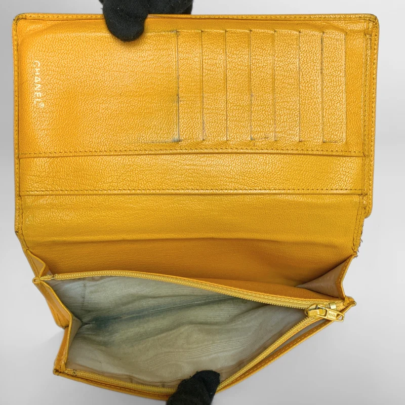 Chanel CC Coco Bi-Fold Long Wallet aus Kaviarleder