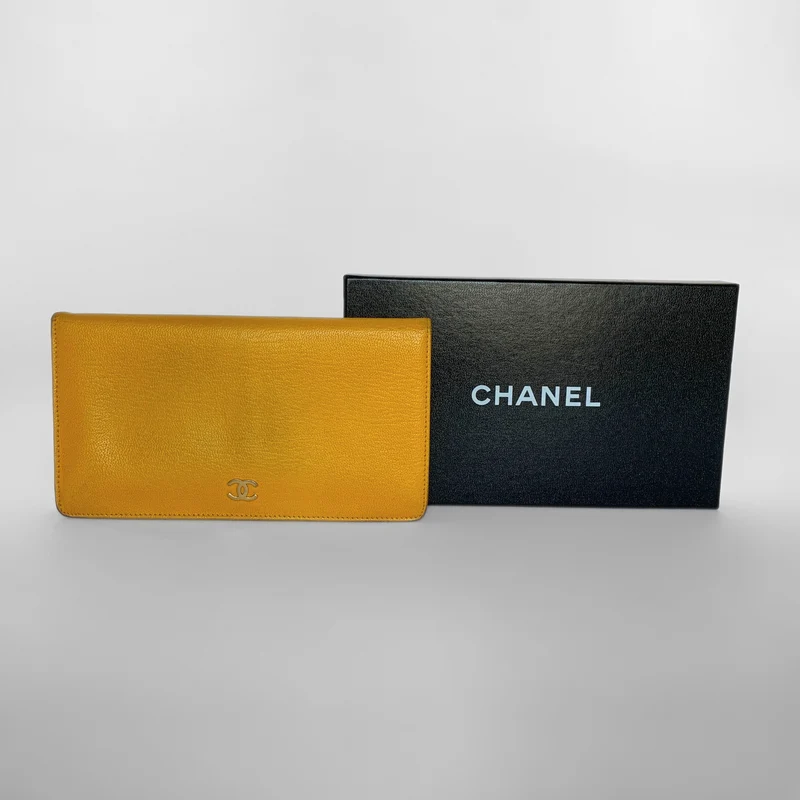 Chanel CC Coco Bi-Fold Long Wallet aus Kaviarleder