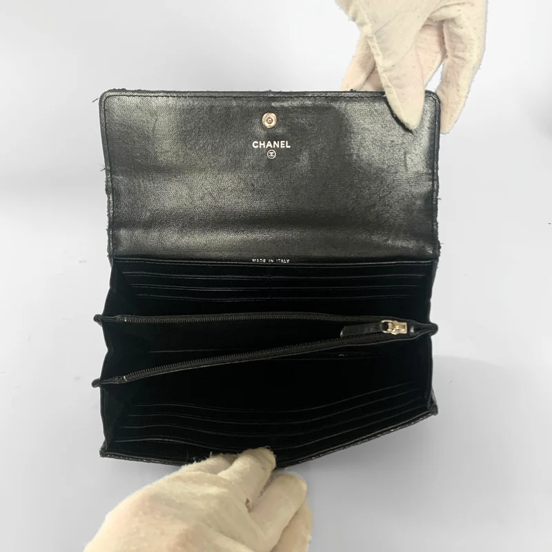Chanel Schwarzes/goldenes gestepptes Wildleder-Portemonnaie Paris Edinburgh Long