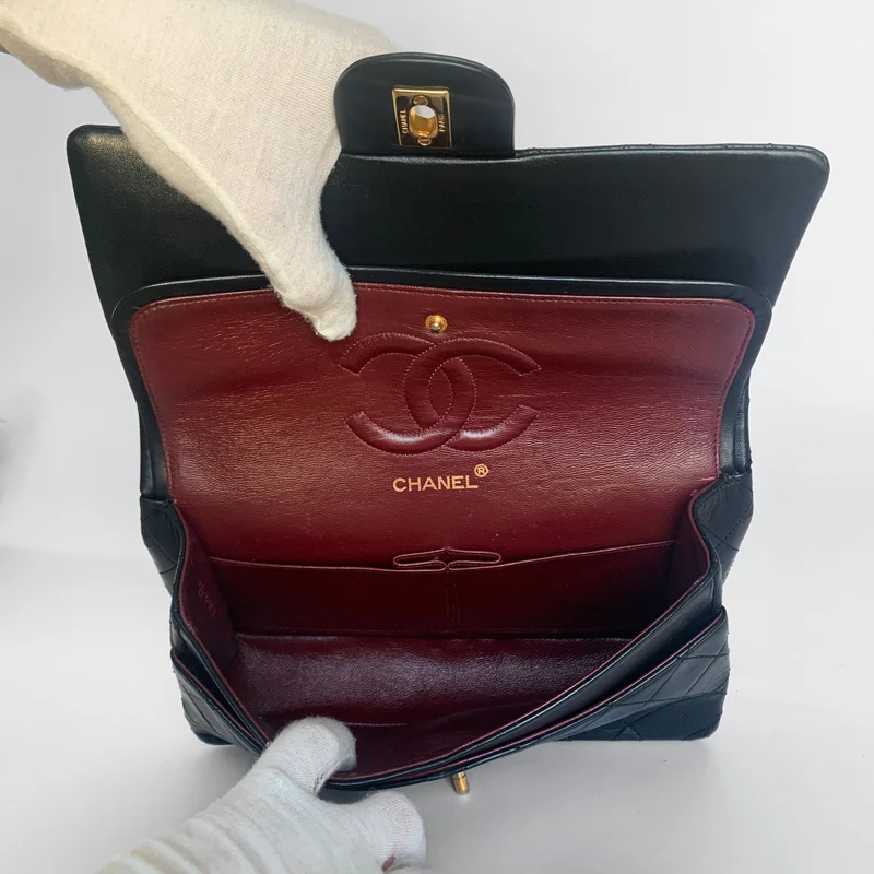 Chanel Classic Flap Bag Mittleres Lammleder