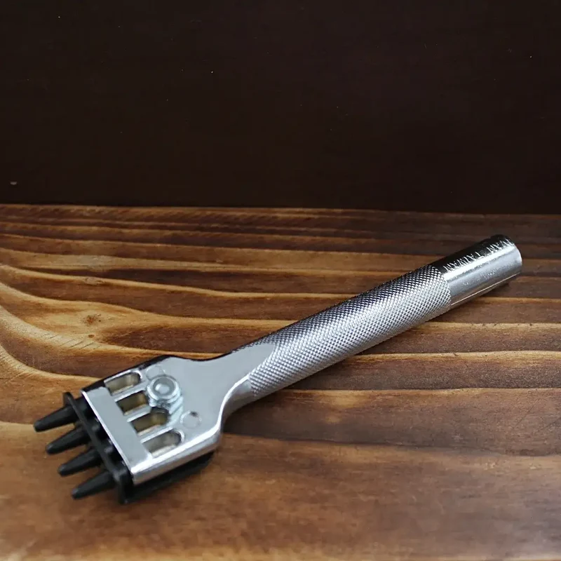 Professionelles 4-in-1 Reihenlocheisen für Leder