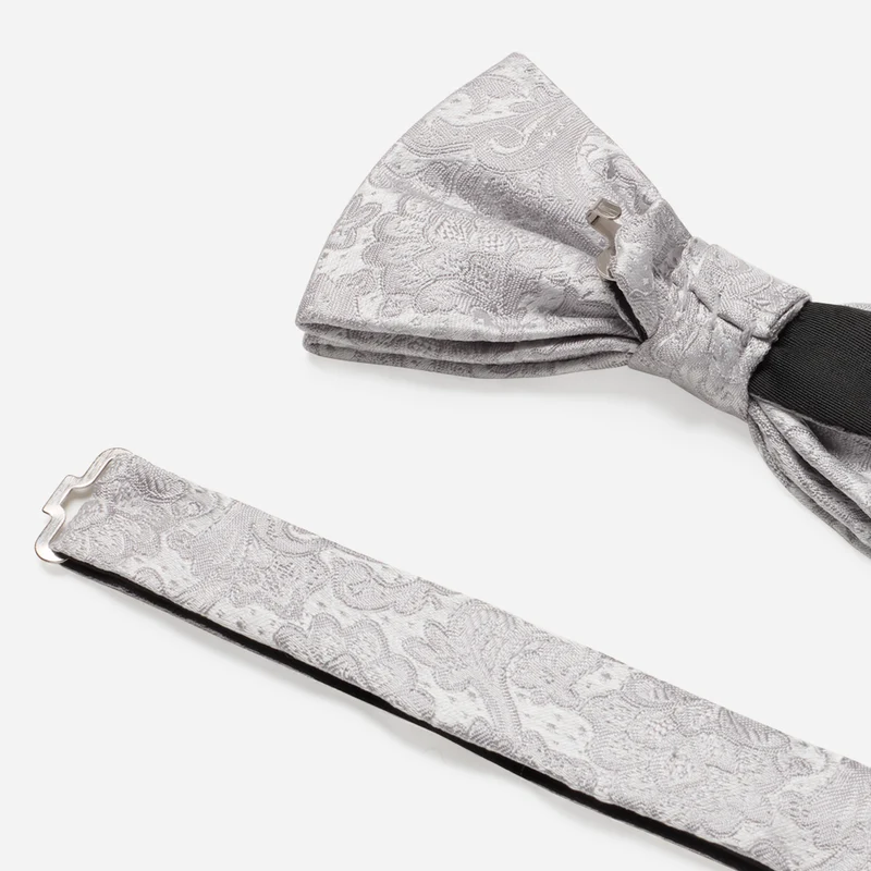 FABIO silver paisley – Seidenfliege im Paisley-Dessin