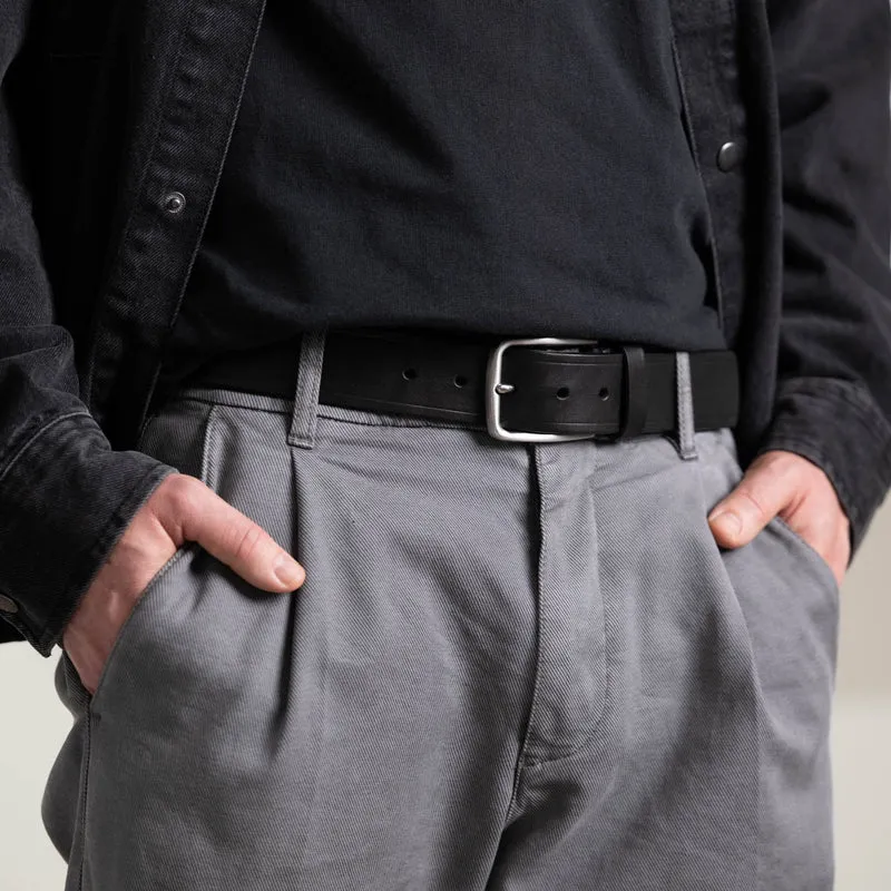 Treuer Begleiter: Herren Jeansgürtel „Jakob“ in Schwarz – 4 cm, starkes, geschmeidiges Bullenleder, Edelstahlschnalle