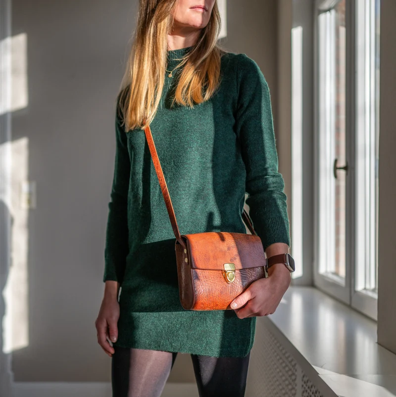 Brottasche „LOTTI“ in Gipsy Cognac - Handgemachte Damen Handtasche aus pflanzlich gegerbtem Leder