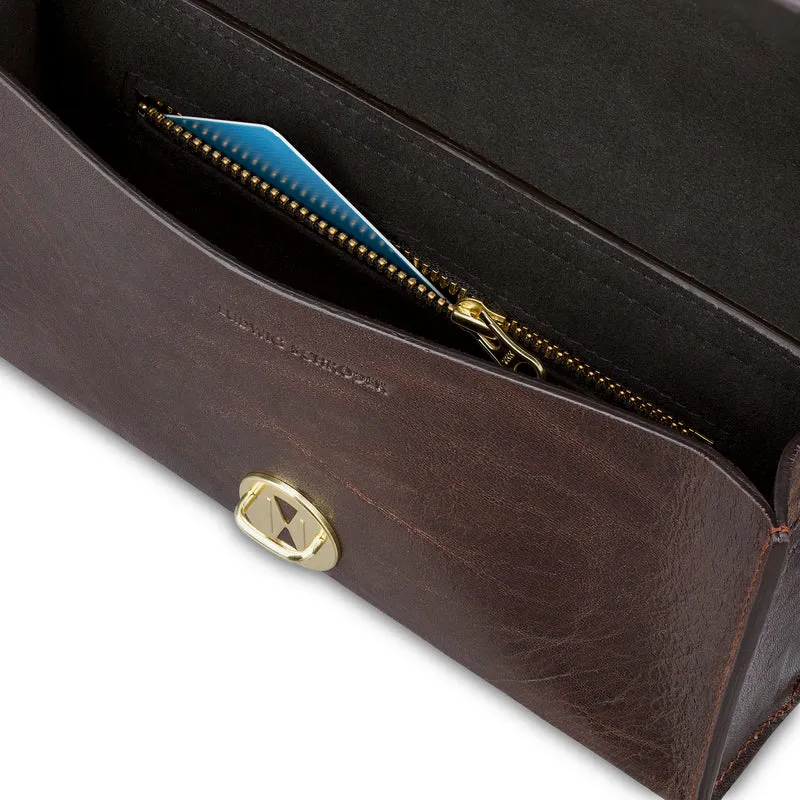 Moderne Crossbody Ledertasche „EMMA“ in Braun – Handgefertigte Unikate aus eigener Ledermanufaktur