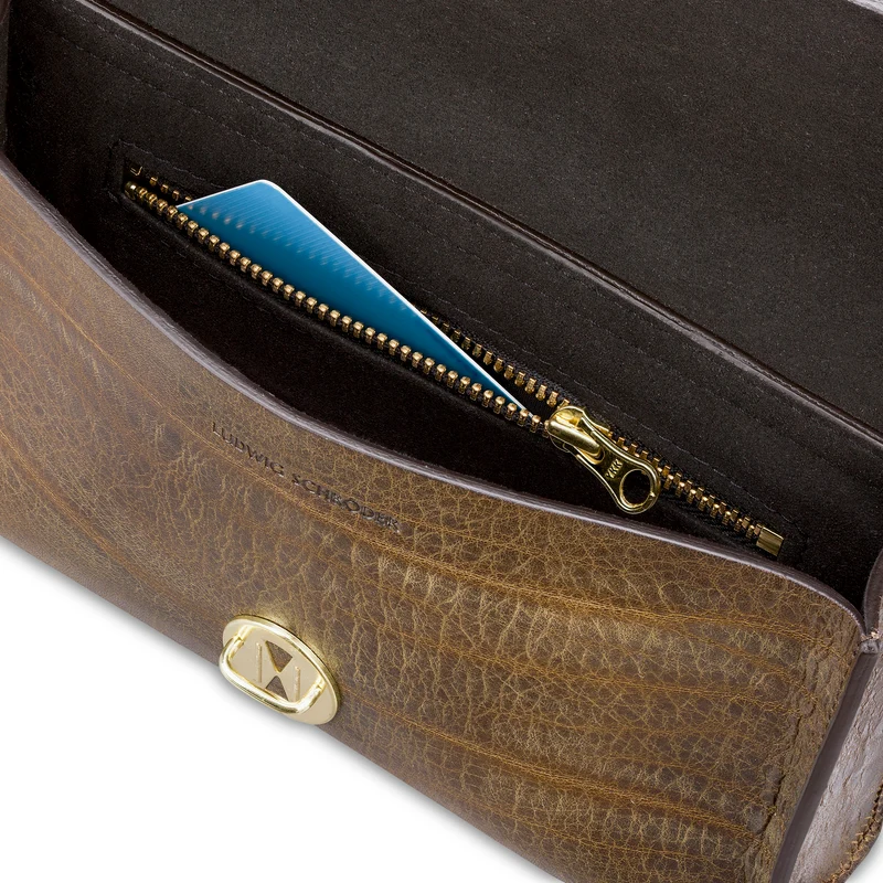 Moderne Crossbody Ledertasche „EMMA“ in Oliv – Handgefertigte Unikate aus eigener Ledermanufaktur