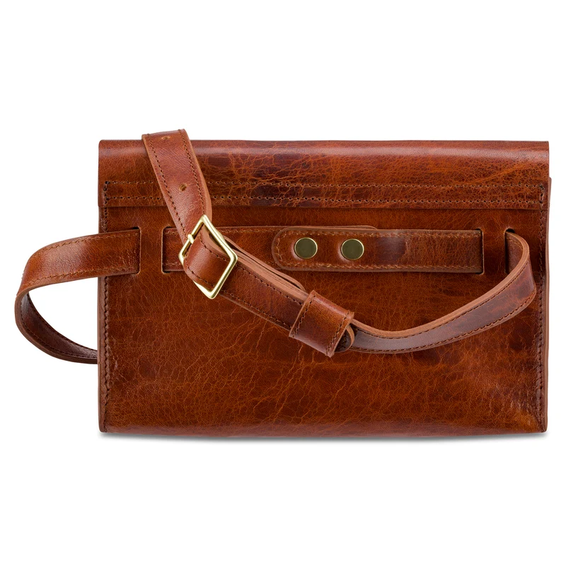 Moderne Crossbody Ledertasche „EMMA“ in Cognac – Handgefertigte Unikate aus eigener Ledermanufaktur