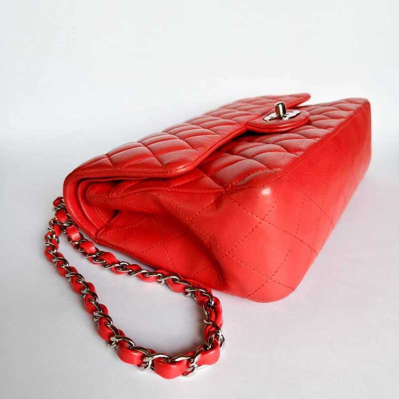 Chanel Classic Flap Bag Mittleres Lammleder