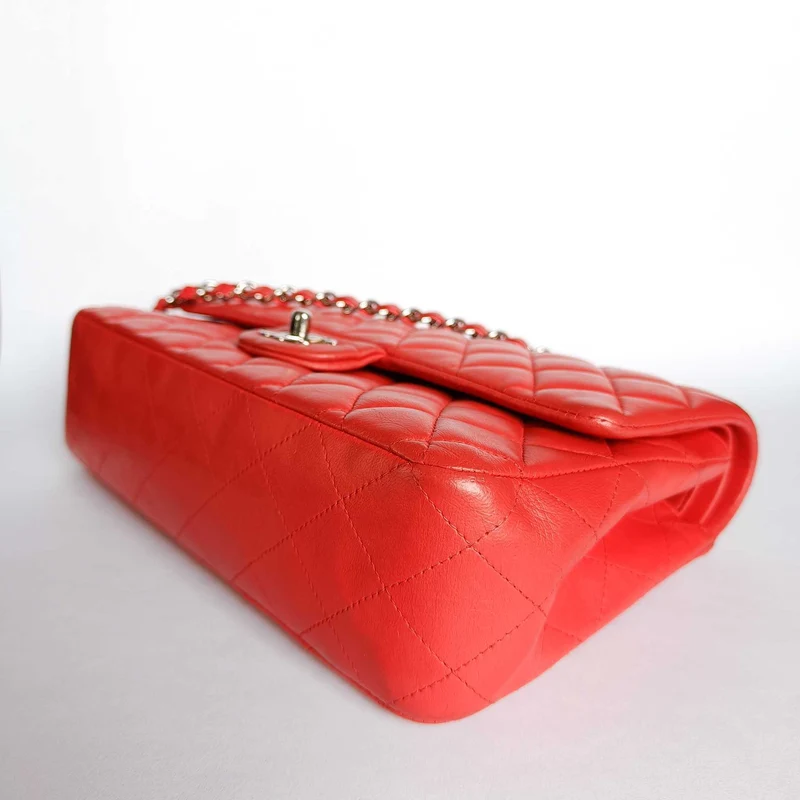 Chanel Classic Flap Bag Mittleres Lammleder