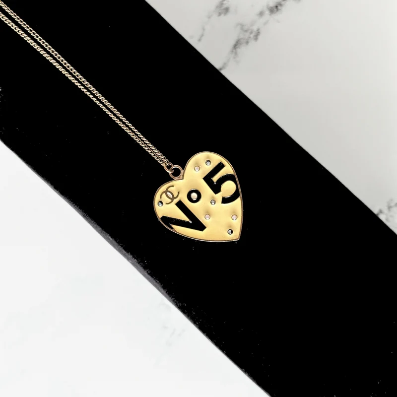 Chanel 5 Herz Logo Halskette Metall