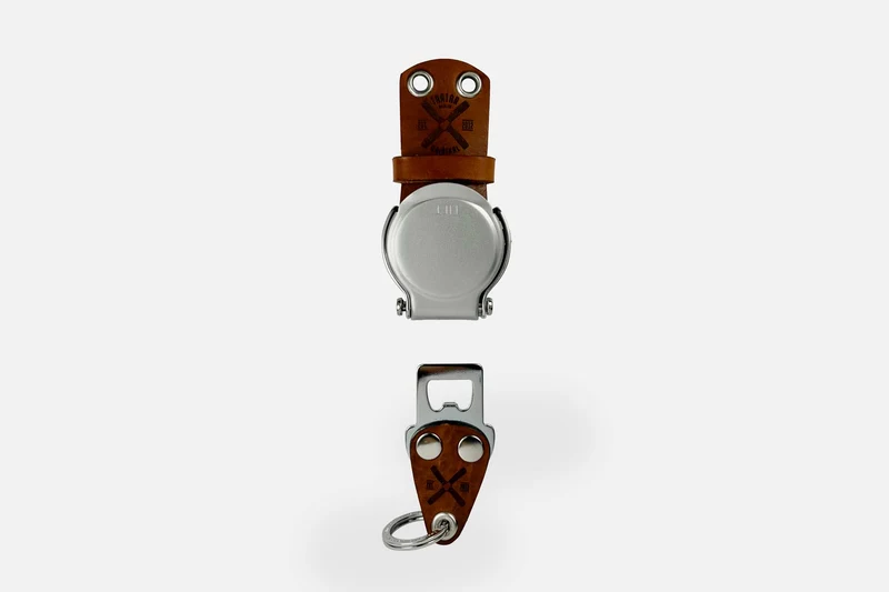 SCHLÜSSELHALTER/RUND (WAND) - COGNAC/SILBER