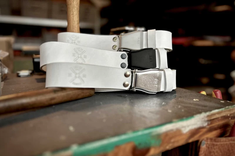 GÜRTEL STANDARD WEIß/SILBER