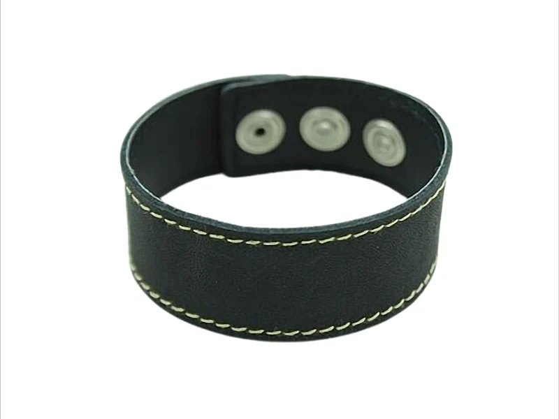 Urban Cuff Breites Lederarmband mit Ziernaht, verstellbar – 2,5 cm breit