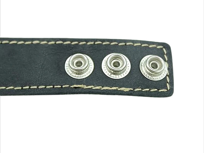 Urban Cuff Breites Lederarmband mit Ziernaht, verstellbar – 2,5 cm breit