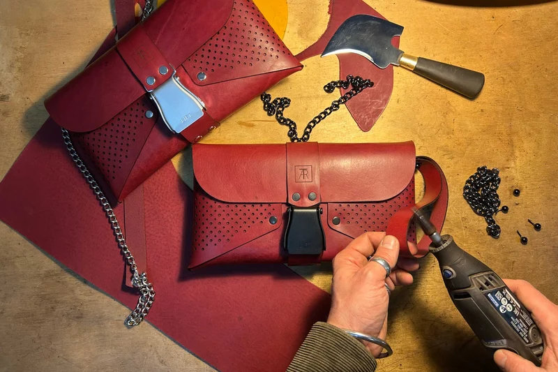 HANDTASCHE TOSCANA BURGUND/SCHWARZ
