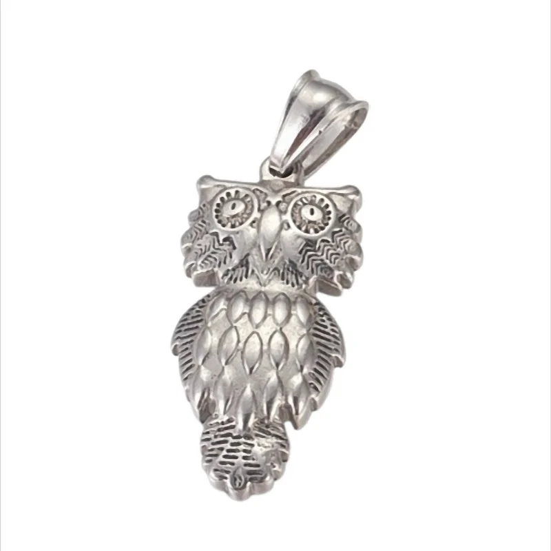 Wise Owl Steel Eulen-Anhänger aus Edelstahl – 33 × 16 × 4 mm – Öse 4,5 × 7 mm