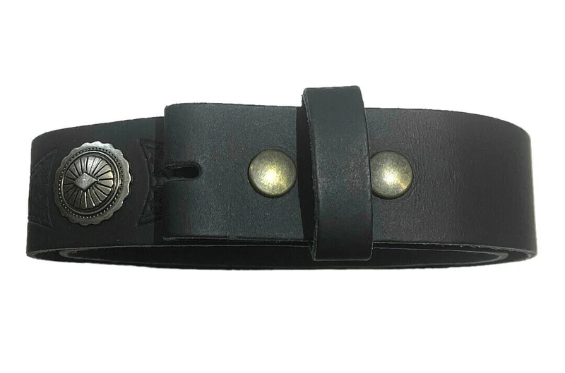 Schwarzer gemusterter Westerngürtel Wechselgürtel mit silbernen Conchos besetzt