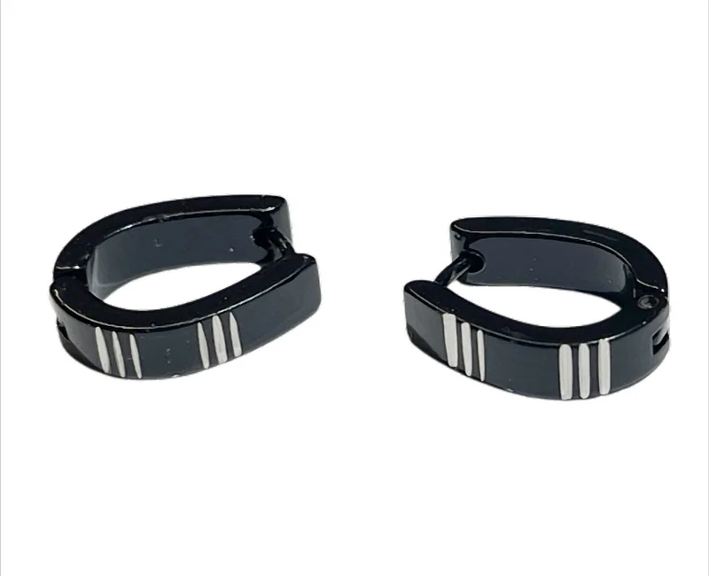 Midnight Stripes Creolen Edelstahl schwarz mit silbernen Streifen – 16 x 5 mm