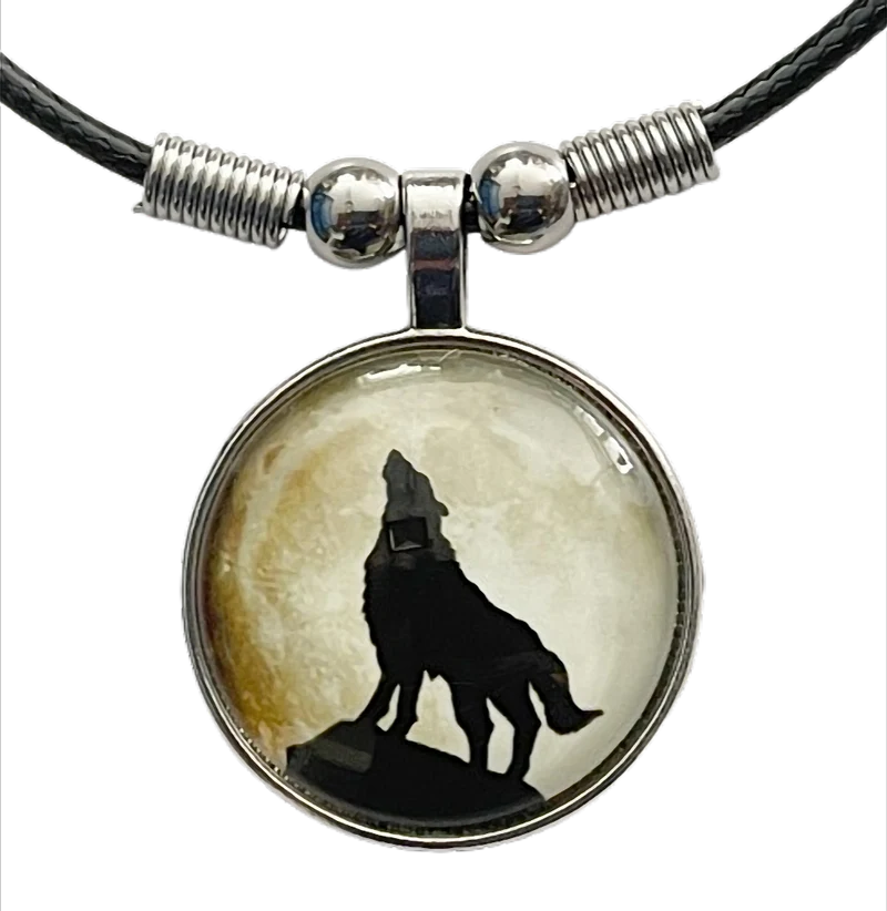 Lunar Wolf Spirit Kette mit Wolf Motiv – Cabochon Anhänger