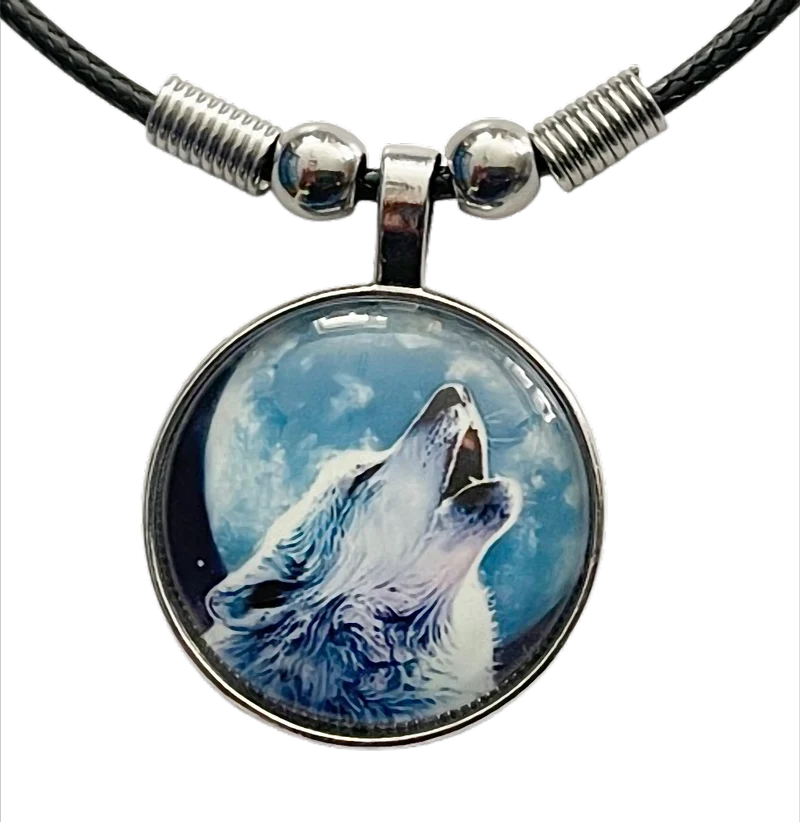 Lunar Wolf Spirit Kette mit Wolf Motiv – Cabochon Anhänger
