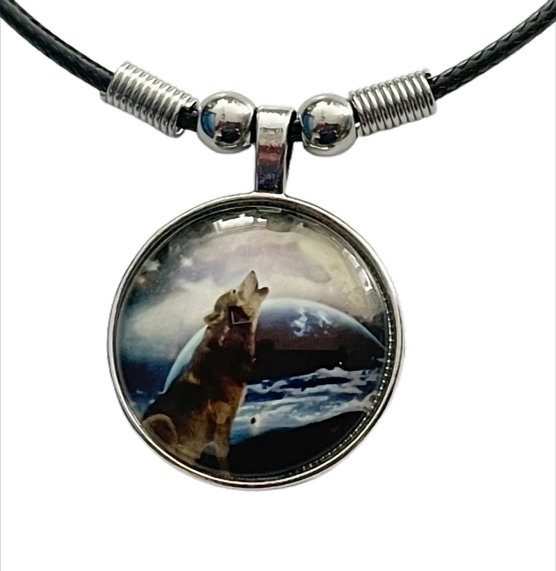 Lunar Wolf Spirit Kette mit Wolf Motiv – Cabochon Anhänger