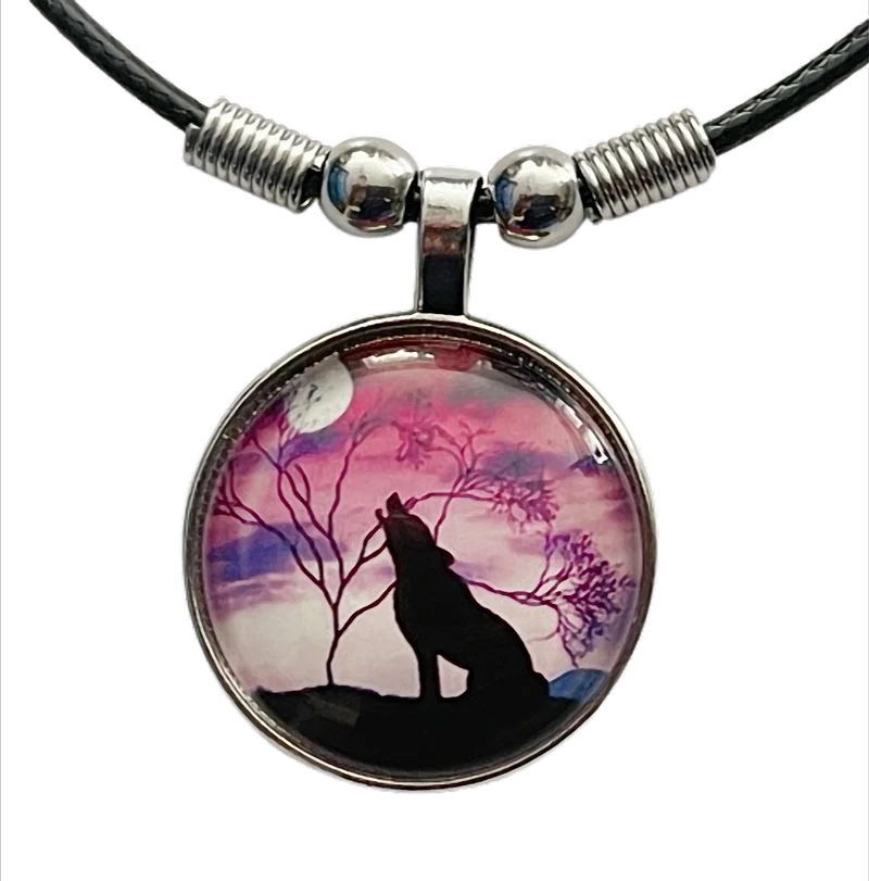 Lunar Wolf Spirit Kette mit Wolf Motiv – Cabochon Anhänger