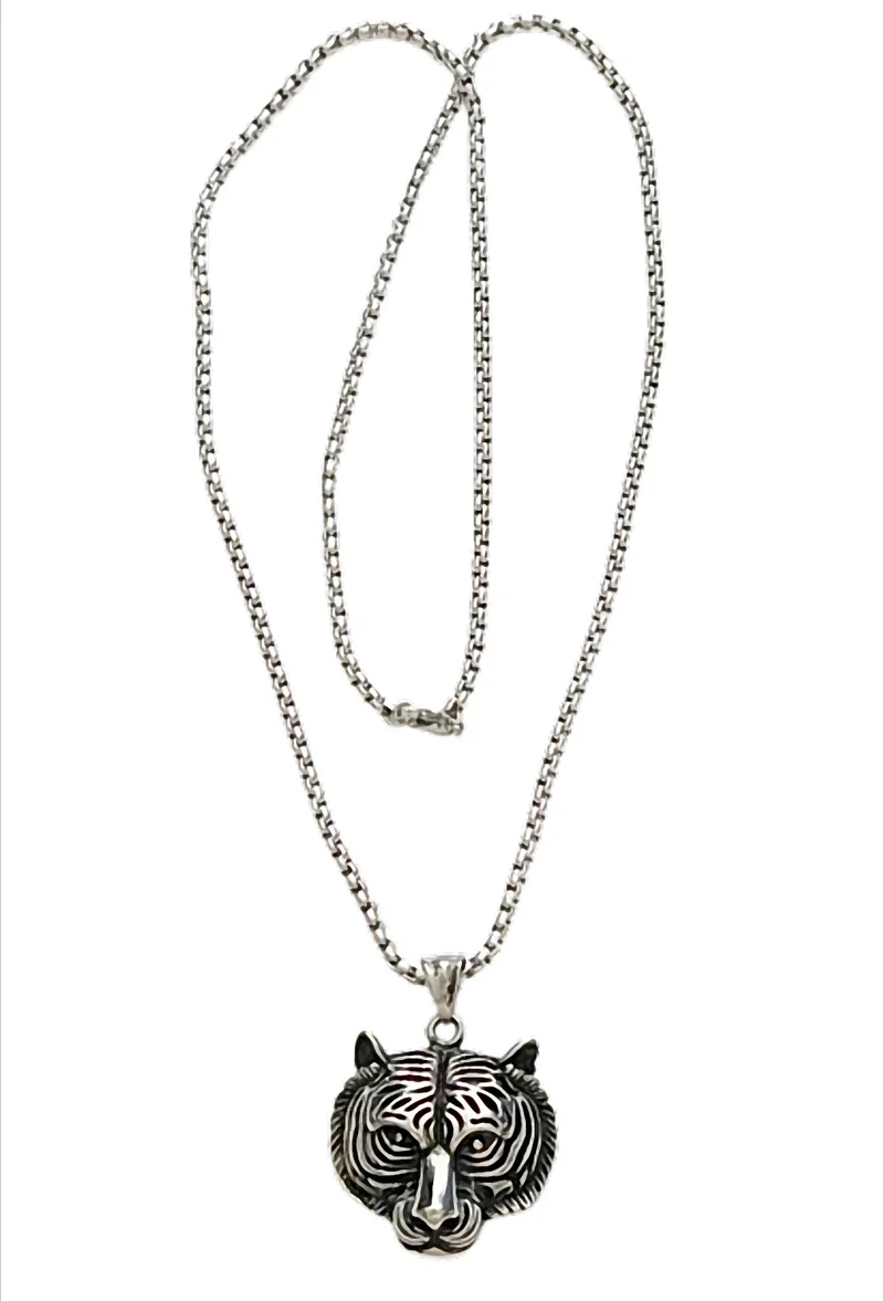 „Silver Tiger Spirit“ Edelstahl Halskette mit Tigerkopf-Anhänger – 60 cm Kette